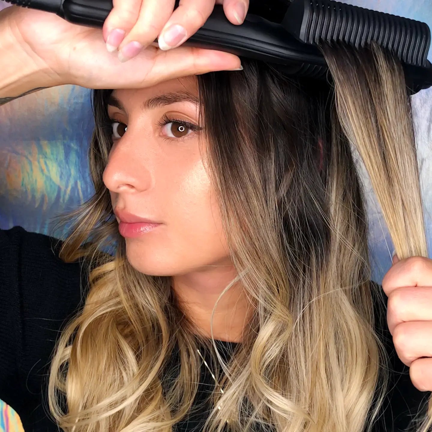 Brush away the Frizz Straightening Anti-Frizz Smoothing Brush